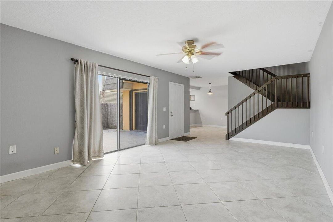 For Sale: $279,900 (2 beds, 2 baths, 1236 Square Feet)