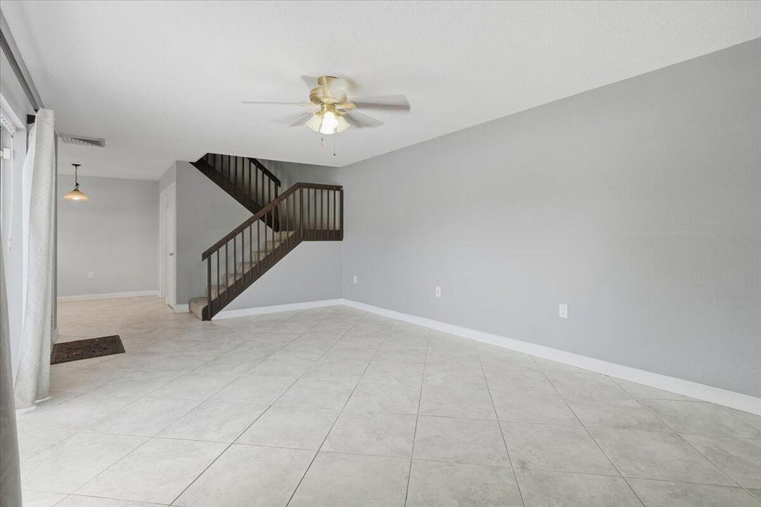 For Sale: $279,900 (2 beds, 2 baths, 1236 Square Feet)