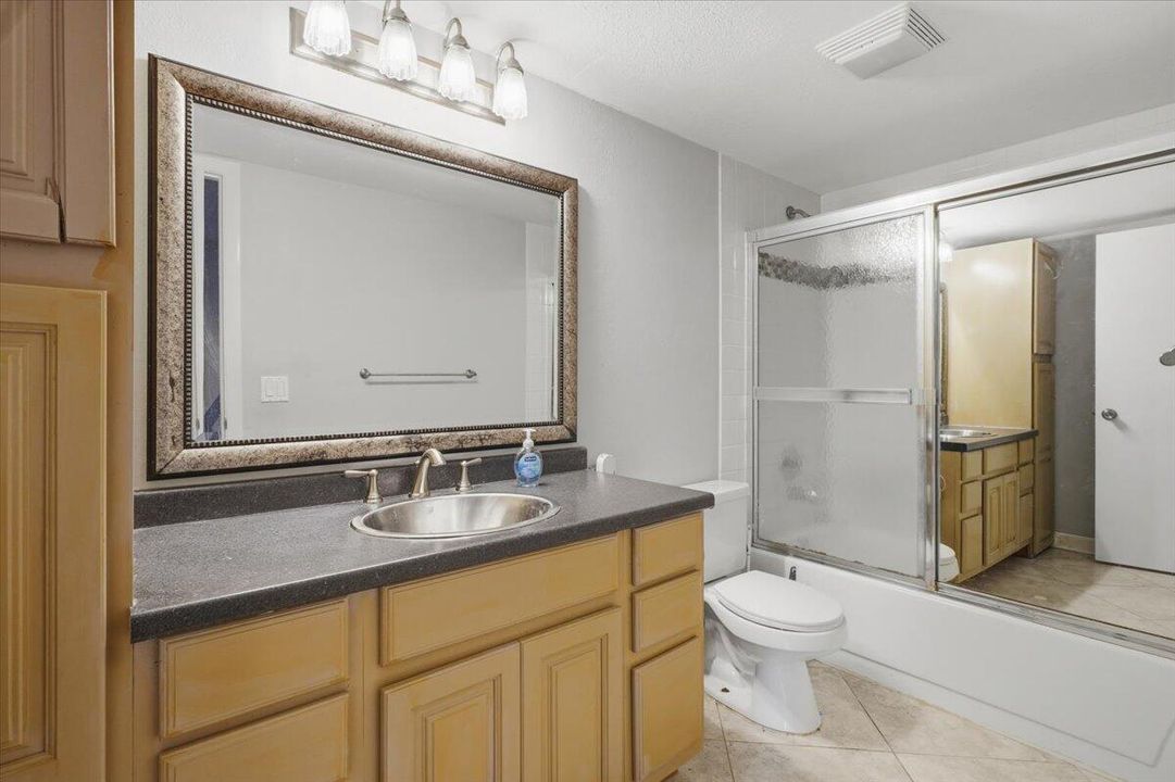 For Sale: $279,900 (2 beds, 2 baths, 1236 Square Feet)