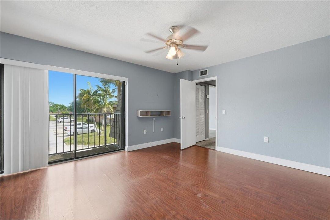 For Sale: $279,900 (2 beds, 2 baths, 1236 Square Feet)