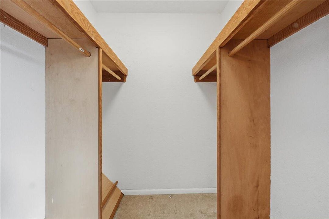 For Sale: $279,900 (2 beds, 2 baths, 1236 Square Feet)