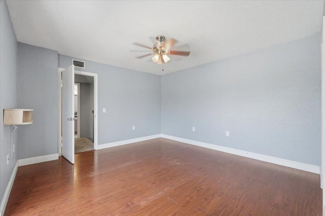 For Sale: $279,900 (2 beds, 2 baths, 1236 Square Feet)