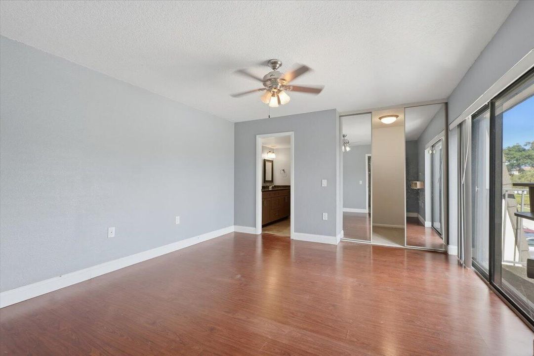 For Sale: $279,900 (2 beds, 2 baths, 1236 Square Feet)