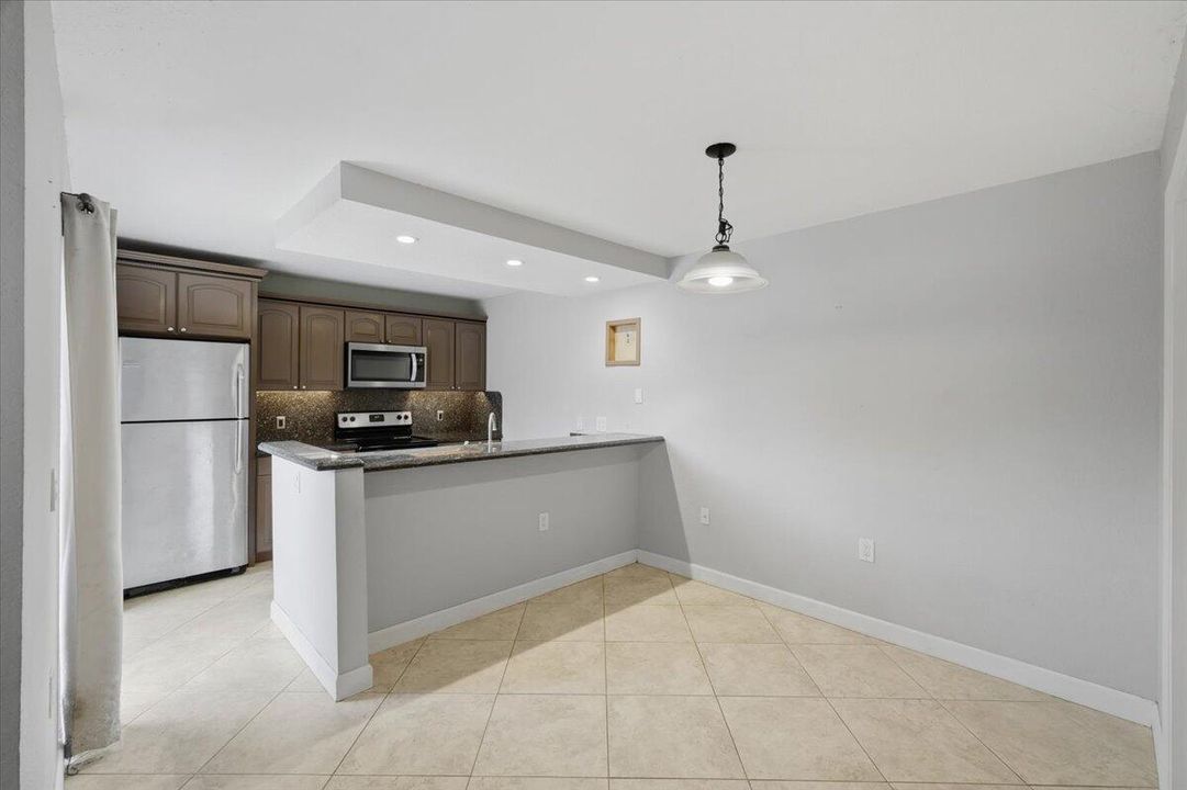For Sale: $279,900 (2 beds, 2 baths, 1236 Square Feet)