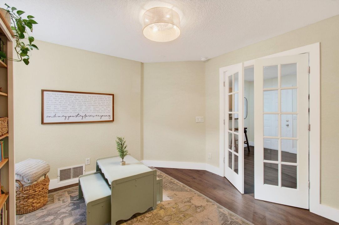 待售: $389,900 (3 贝兹, 2 浴室, 1095 平方英尺)