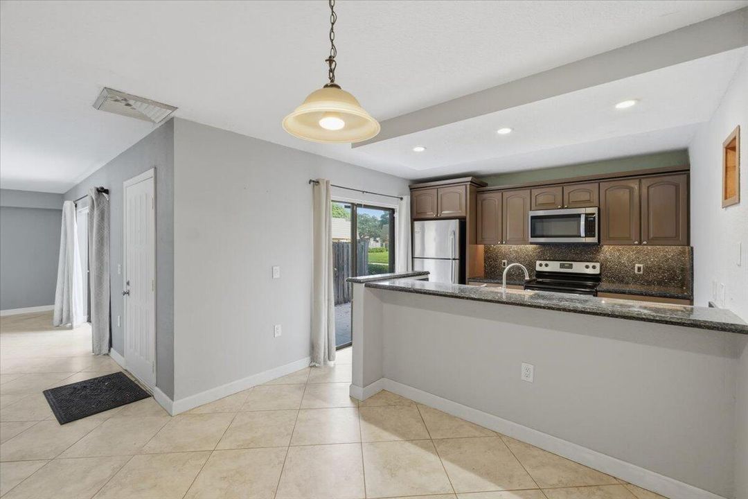 For Sale: $279,900 (2 beds, 2 baths, 1236 Square Feet)