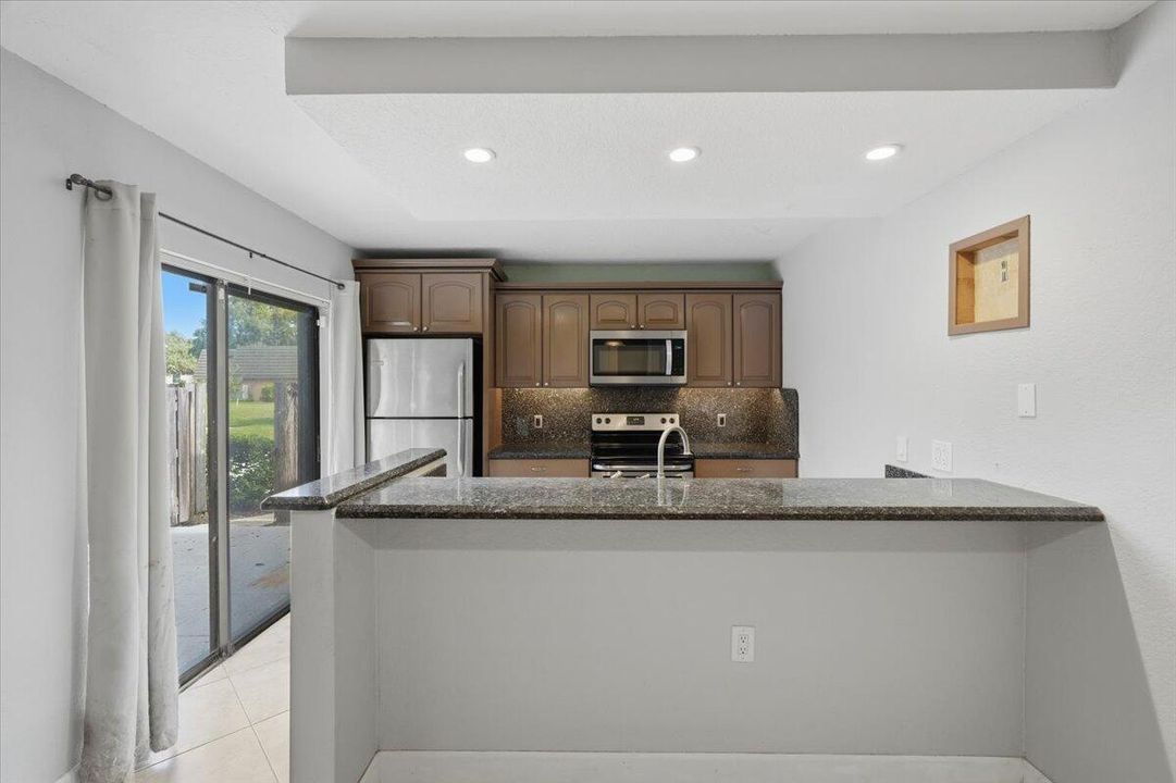 For Sale: $279,900 (2 beds, 2 baths, 1236 Square Feet)