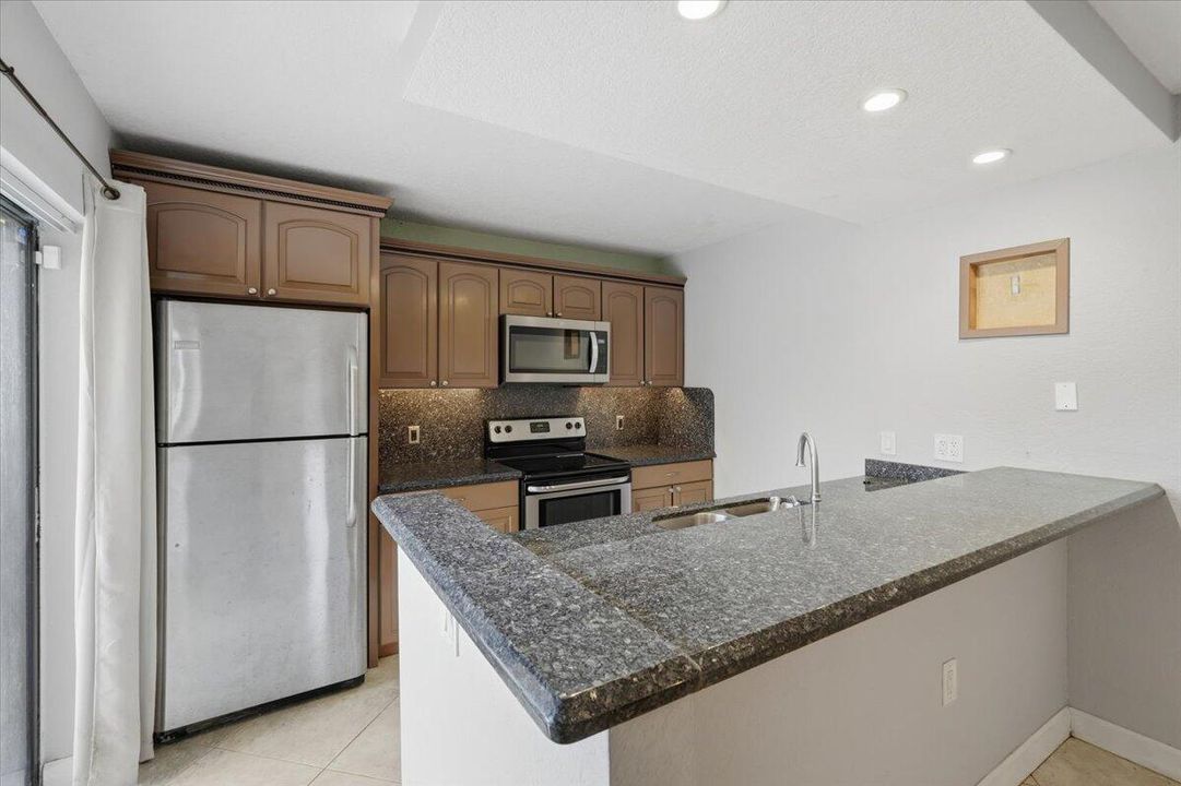 For Sale: $279,900 (2 beds, 2 baths, 1236 Square Feet)