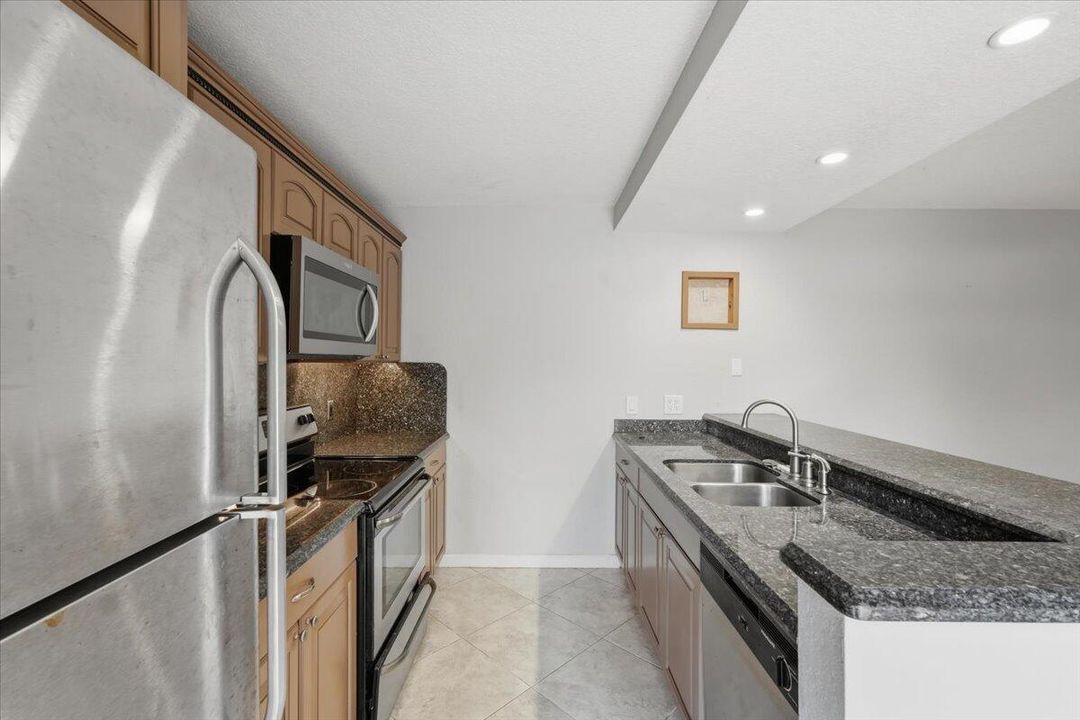 For Sale: $279,900 (2 beds, 2 baths, 1236 Square Feet)