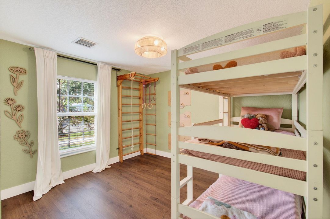 待售: $389,900 (3 贝兹, 2 浴室, 1095 平方英尺)