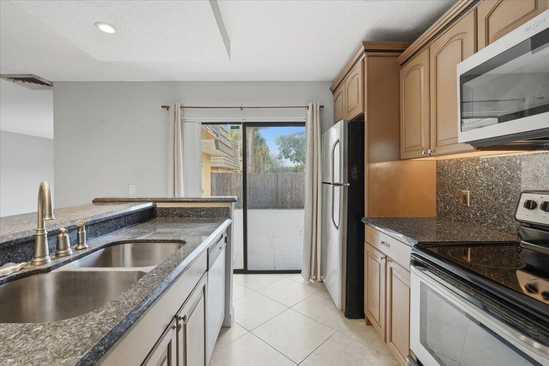 For Sale: $279,900 (2 beds, 2 baths, 1236 Square Feet)