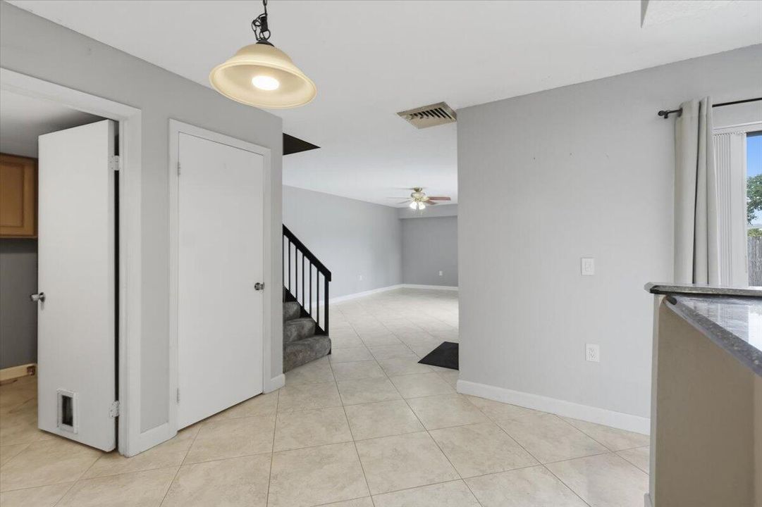 For Sale: $279,900 (2 beds, 2 baths, 1236 Square Feet)