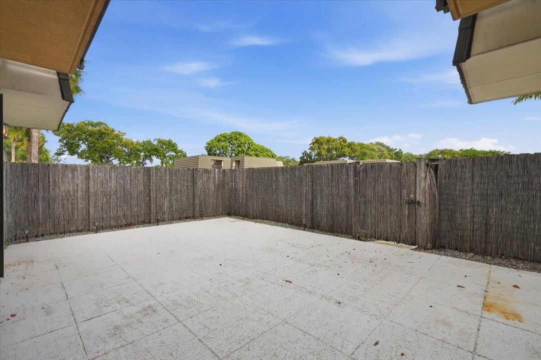 For Sale: $279,900 (2 beds, 2 baths, 1236 Square Feet)