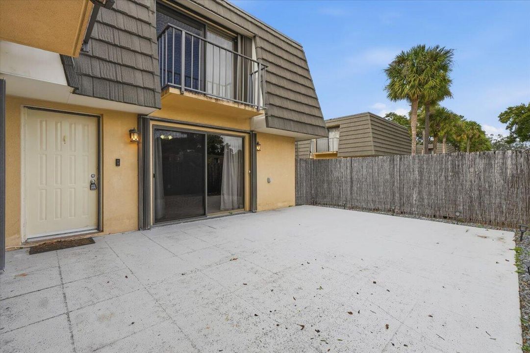 For Sale: $279,900 (2 beds, 2 baths, 1236 Square Feet)