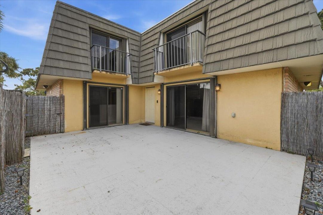 For Sale: $279,900 (2 beds, 2 baths, 1236 Square Feet)