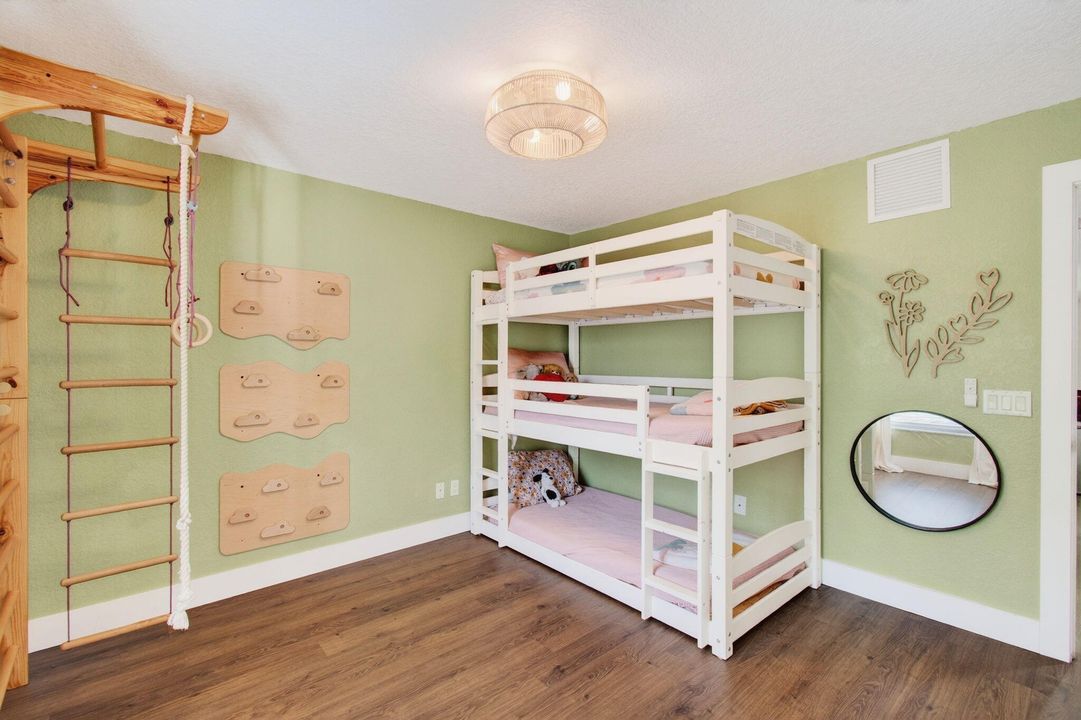 待售: $389,900 (3 贝兹, 2 浴室, 1095 平方英尺)