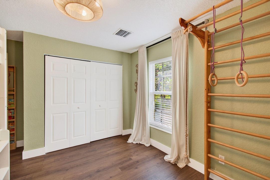 待售: $389,900 (3 贝兹, 2 浴室, 1095 平方英尺)