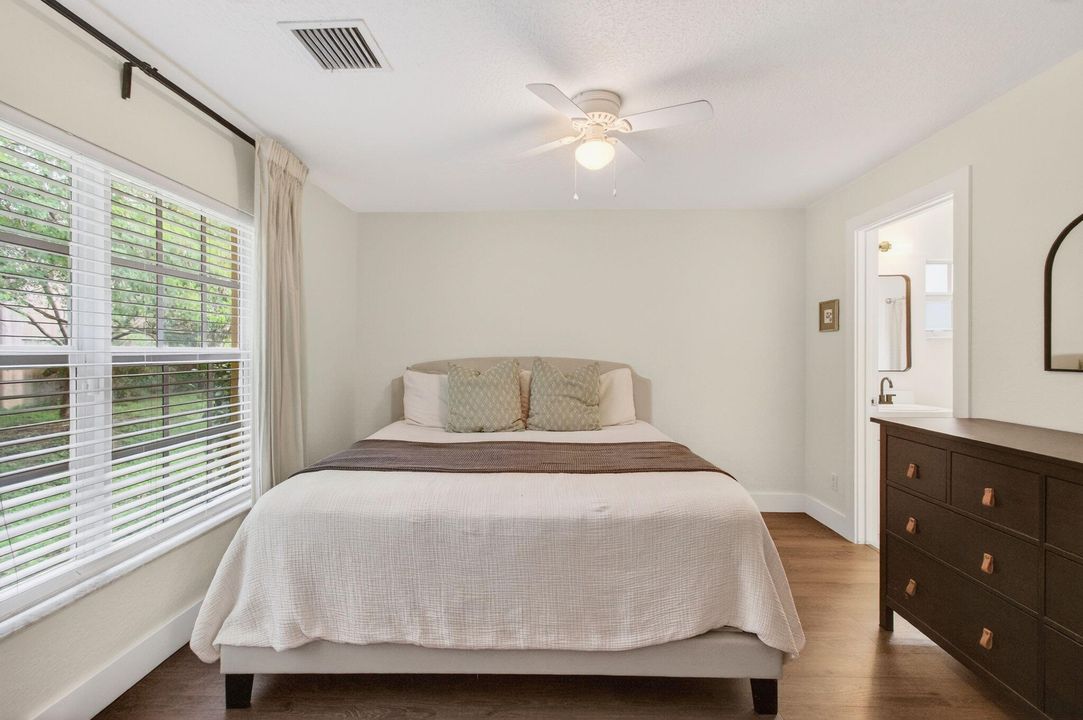 待售: $389,900 (3 贝兹, 2 浴室, 1095 平方英尺)