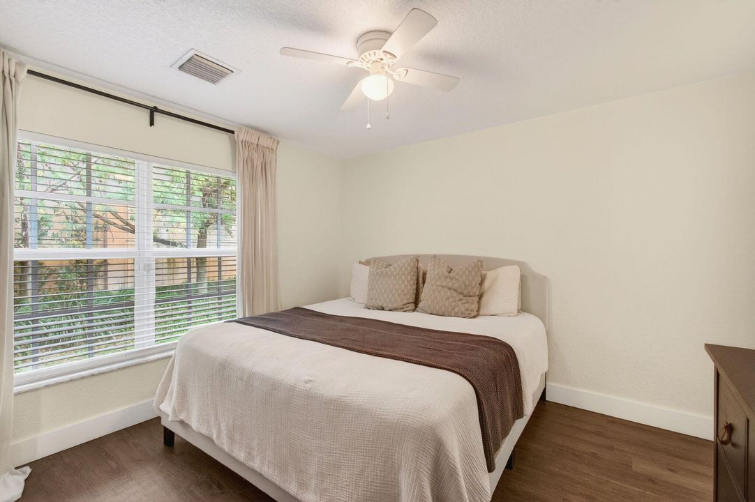 待售: $389,900 (3 贝兹, 2 浴室, 1095 平方英尺)