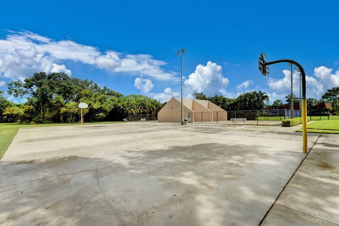 For Sale: $279,900 (2 beds, 2 baths, 1236 Square Feet)