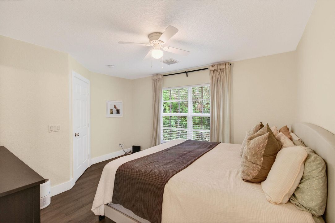 待售: $389,900 (3 贝兹, 2 浴室, 1095 平方英尺)