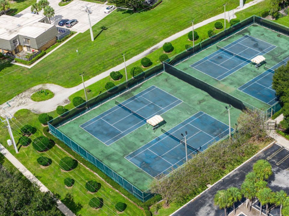 For Sale: $279,900 (2 beds, 2 baths, 1236 Square Feet)