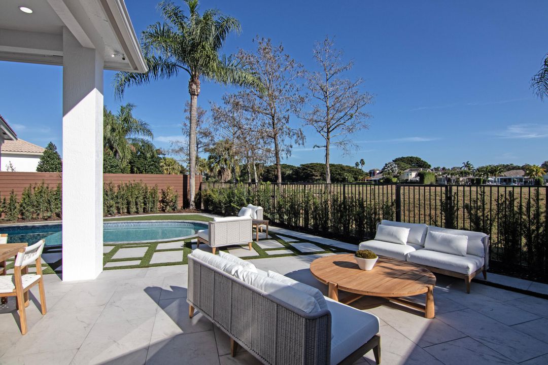 En Venta: $2,850,000 (3 camas, 3 baños, 2411 Pies cuadrados)