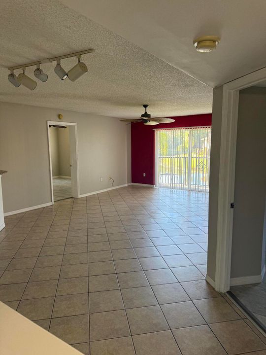 For Rent: $2,300 (2 beds, 2 baths, 1163 Square Feet)