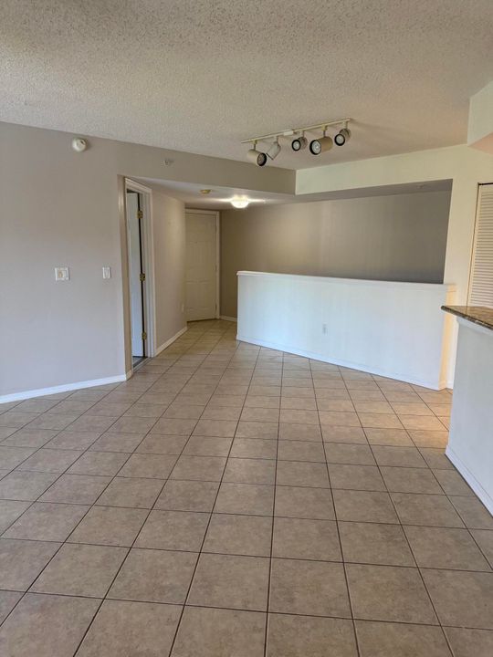 For Rent: $2,300 (2 beds, 2 baths, 1163 Square Feet)