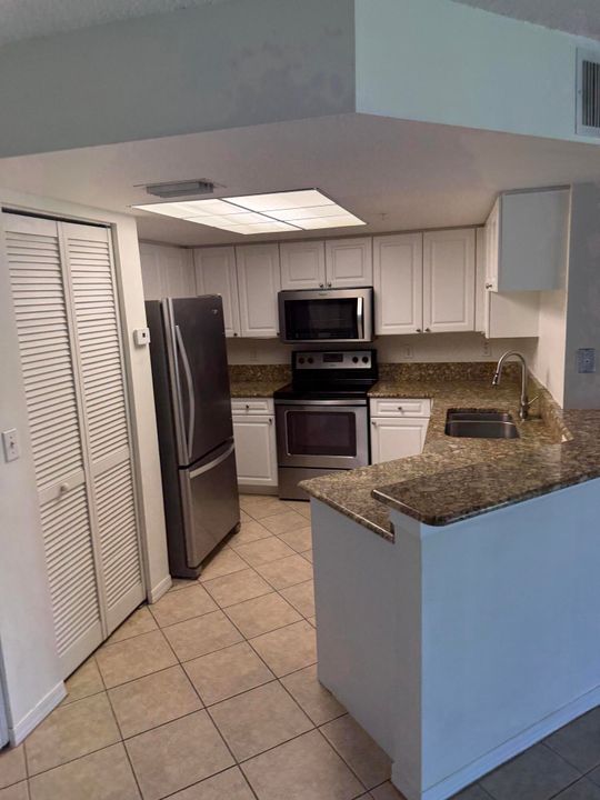 For Rent: $2,300 (2 beds, 2 baths, 1163 Square Feet)
