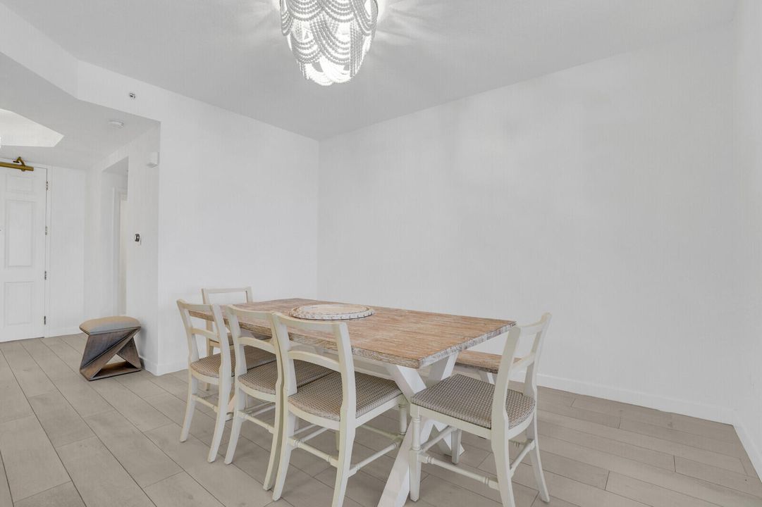 En Venta: $1,500,000 (2 camas, 2 baños, 2410 Pies cuadrados)