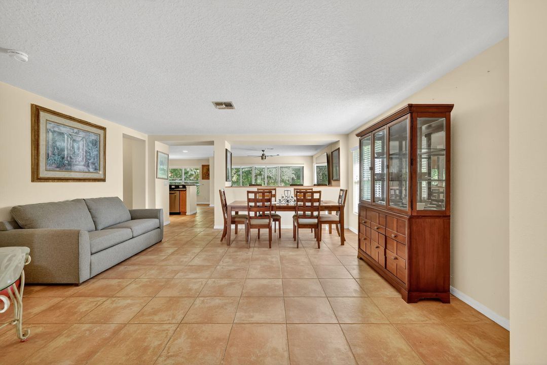 На продажу: $405,000 (4 спален, 2 ванн, 2223 Квадратных фут)