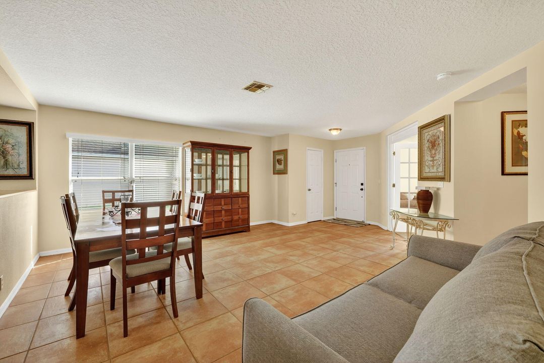 На продажу: $405,000 (4 спален, 2 ванн, 2223 Квадратных фут)