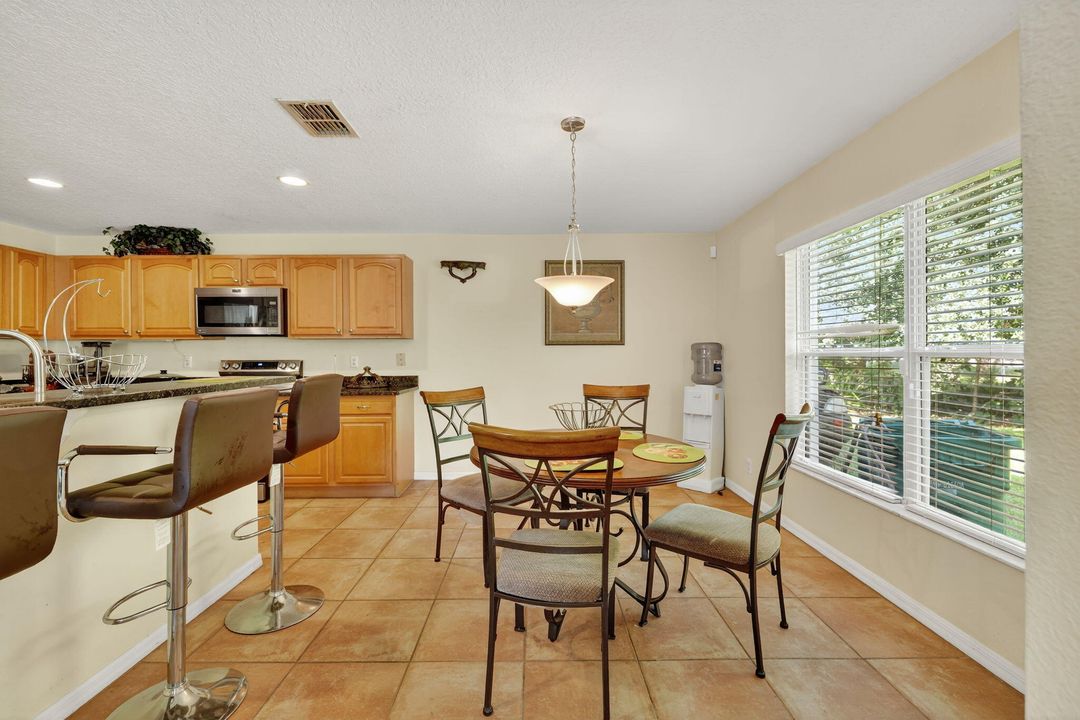 На продажу: $405,000 (4 спален, 2 ванн, 2223 Квадратных фут)