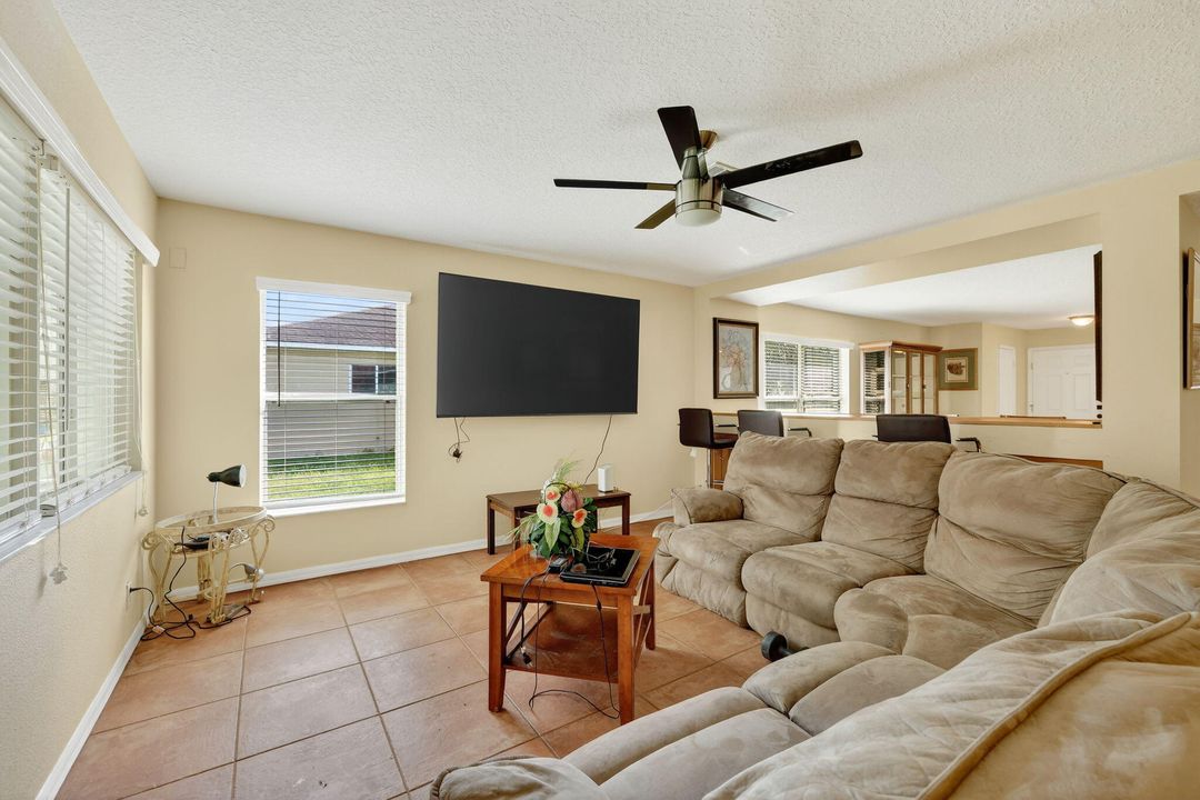 На продажу: $405,000 (4 спален, 2 ванн, 2223 Квадратных фут)