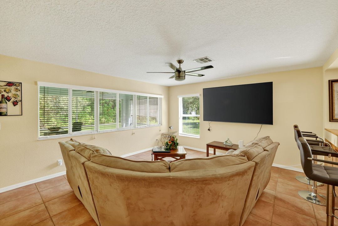 На продажу: $405,000 (4 спален, 2 ванн, 2223 Квадратных фут)