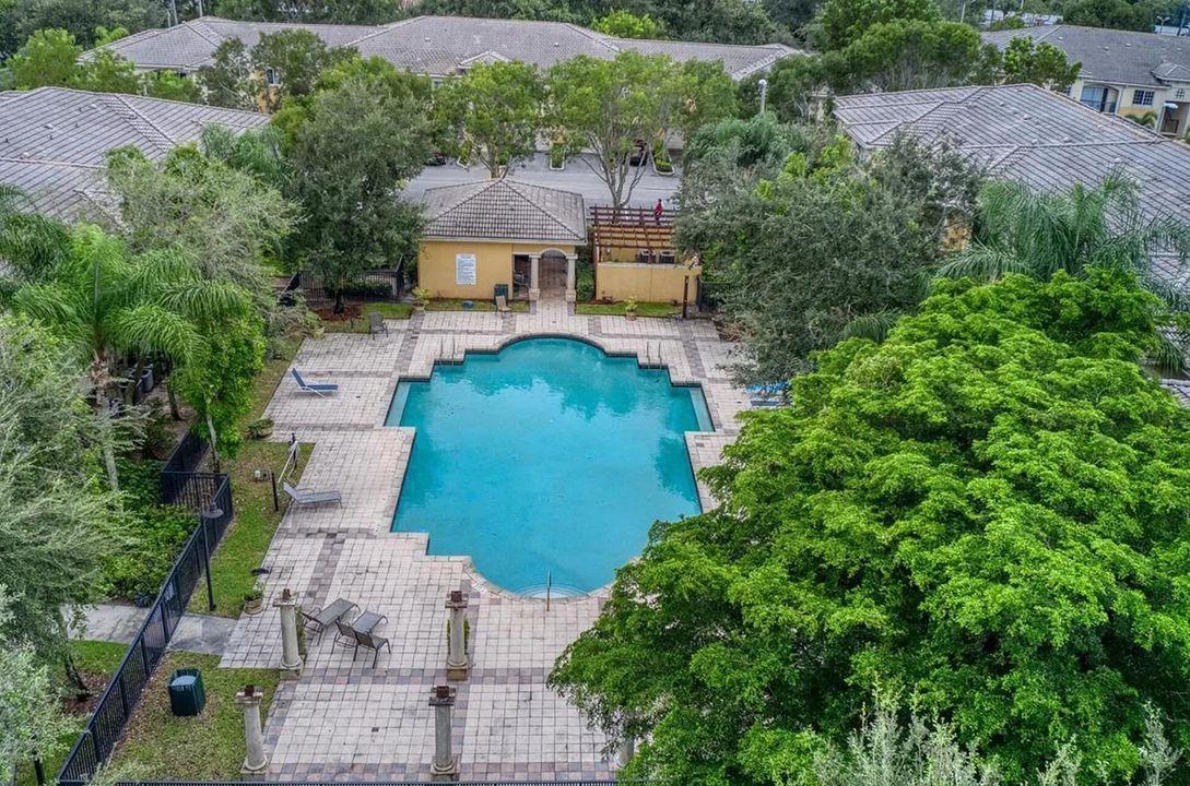 For Rent: $2,300 (2 beds, 2 baths, 1163 Square Feet)