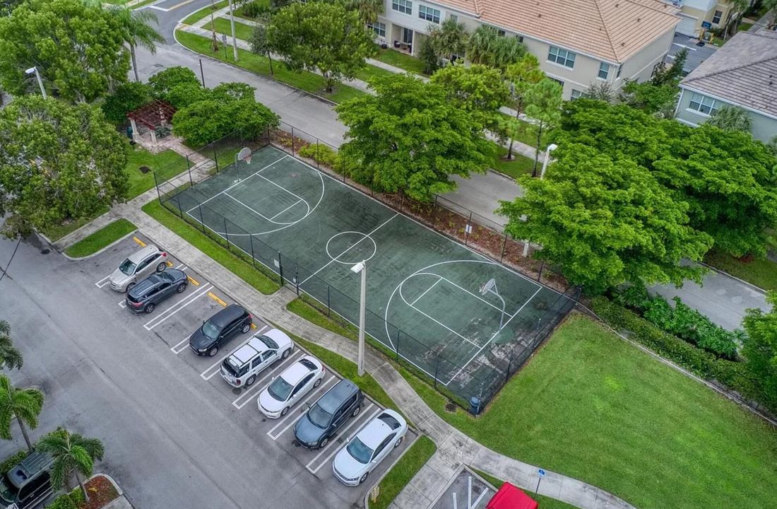 For Rent: $2,300 (2 beds, 2 baths, 1163 Square Feet)