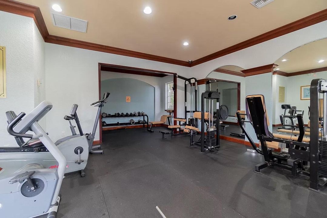 For Rent: $2,300 (2 beds, 2 baths, 1163 Square Feet)