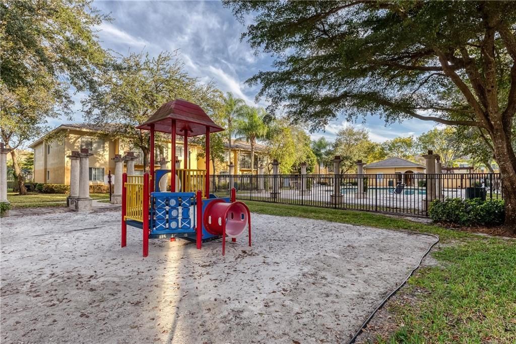 For Rent: $2,300 (2 beds, 2 baths, 1163 Square Feet)