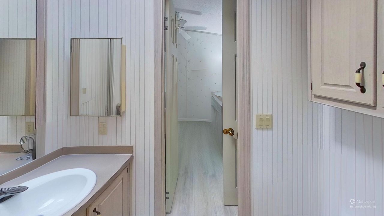 For Sale: $489,000 (2 beds, 1 baths, 912 Square Feet)