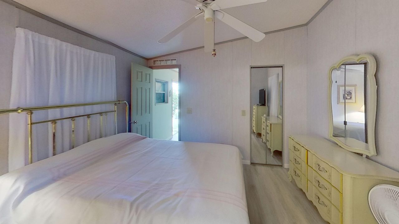 For Sale: $489,000 (2 beds, 1 baths, 912 Square Feet)