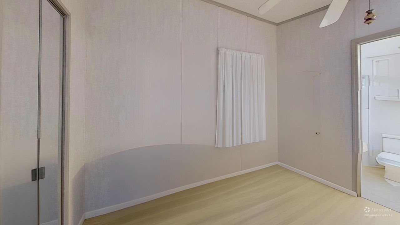 For Sale: $489,000 (2 beds, 1 baths, 912 Square Feet)