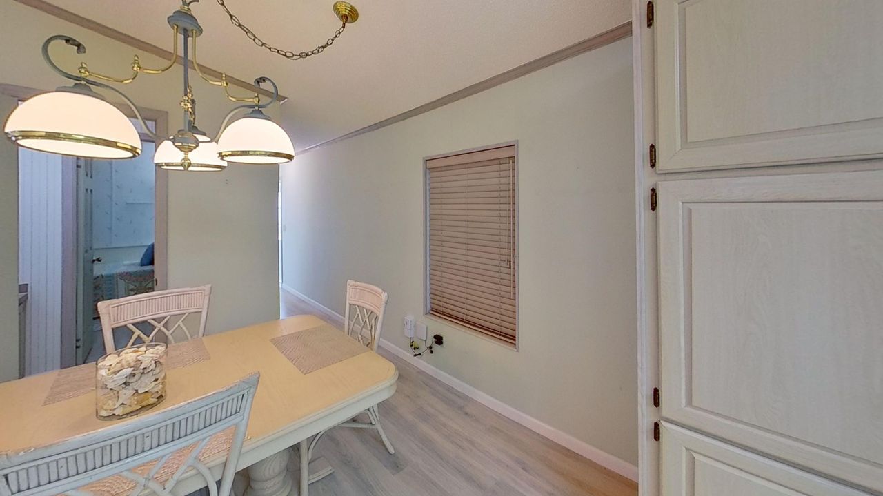 For Sale: $489,000 (2 beds, 1 baths, 912 Square Feet)