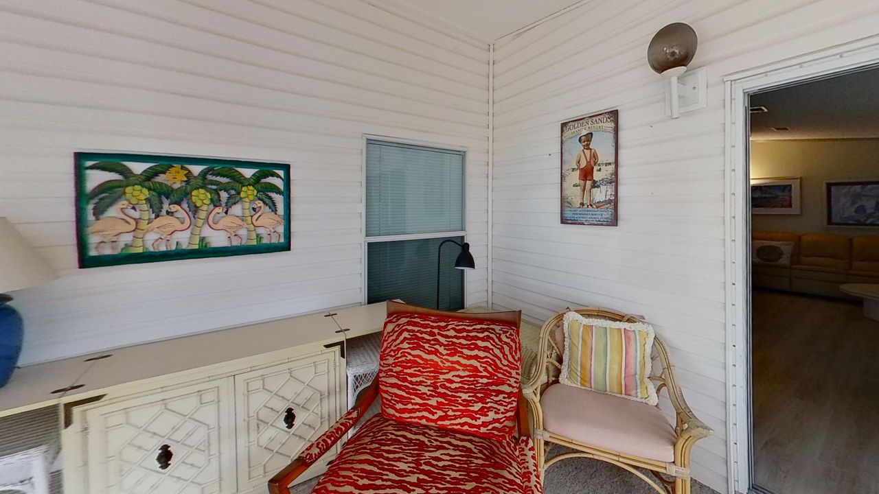 For Sale: $489,000 (2 beds, 1 baths, 912 Square Feet)