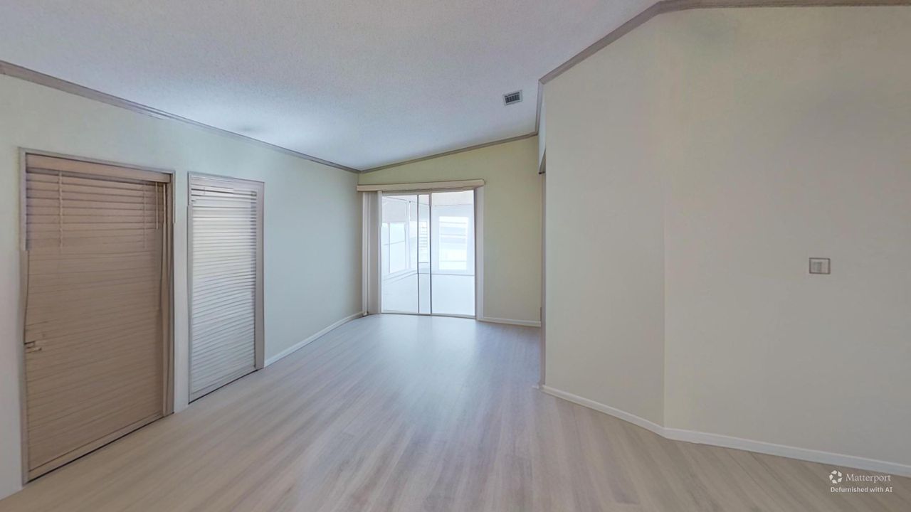 For Sale: $489,000 (2 beds, 1 baths, 912 Square Feet)