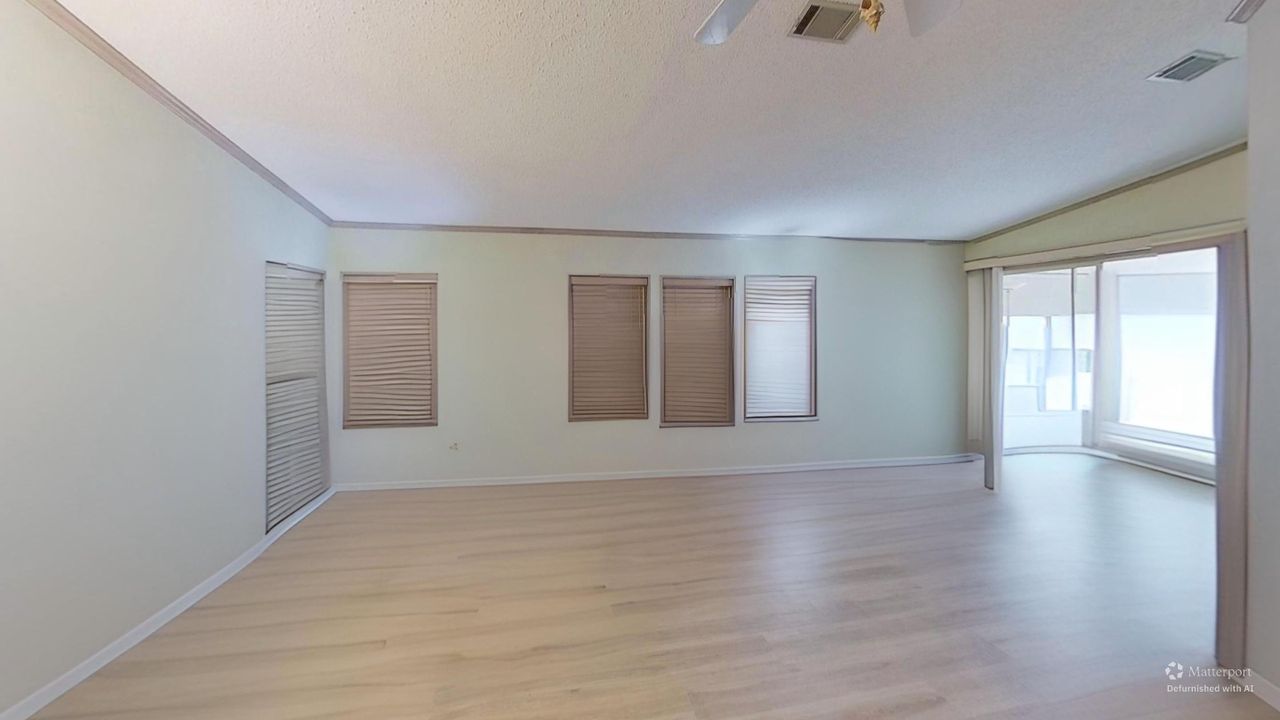 For Sale: $489,000 (2 beds, 1 baths, 912 Square Feet)