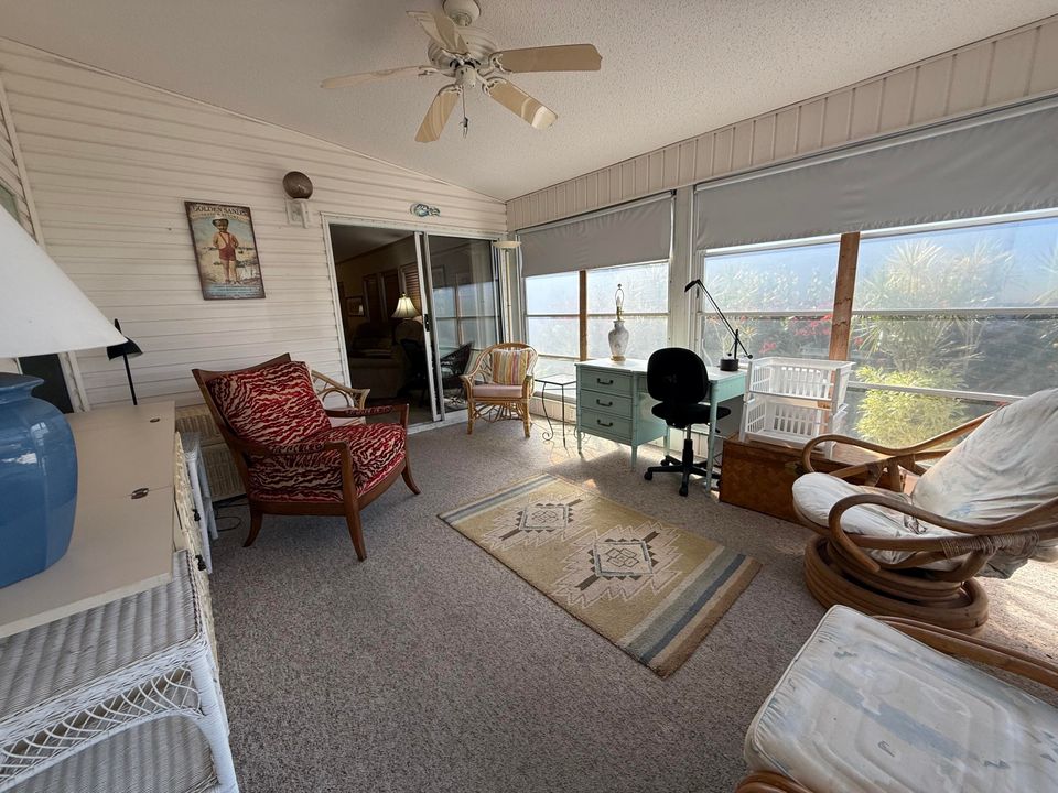 For Sale: $489,000 (2 beds, 1 baths, 912 Square Feet)