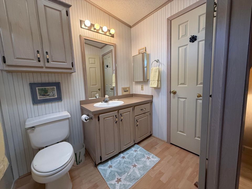 For Sale: $489,000 (2 beds, 1 baths, 912 Square Feet)