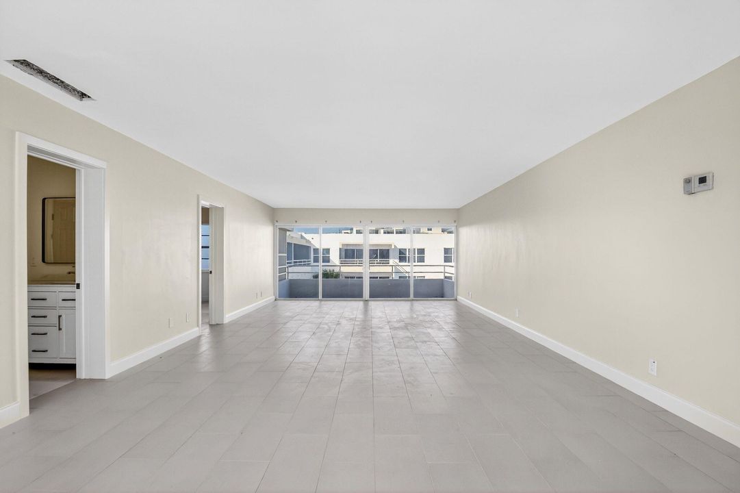 For Sale: $500,000 (1 beds, 1 baths, 1013 Square Feet)